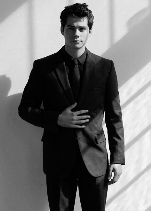 TylanTosey's tweet photo. He looks so good in a suit #DylanOBrien #TeenWolf http://t.co/LlloCs270K