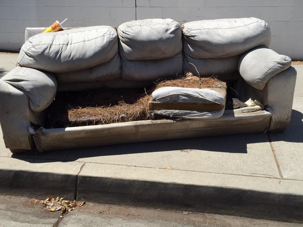 Angry_Actor's tweet image. Thanks to @sagaftra lo/no/deferred contracts, I can finally afford some home furnishing for my 1/.5 in #NoHo #cmail