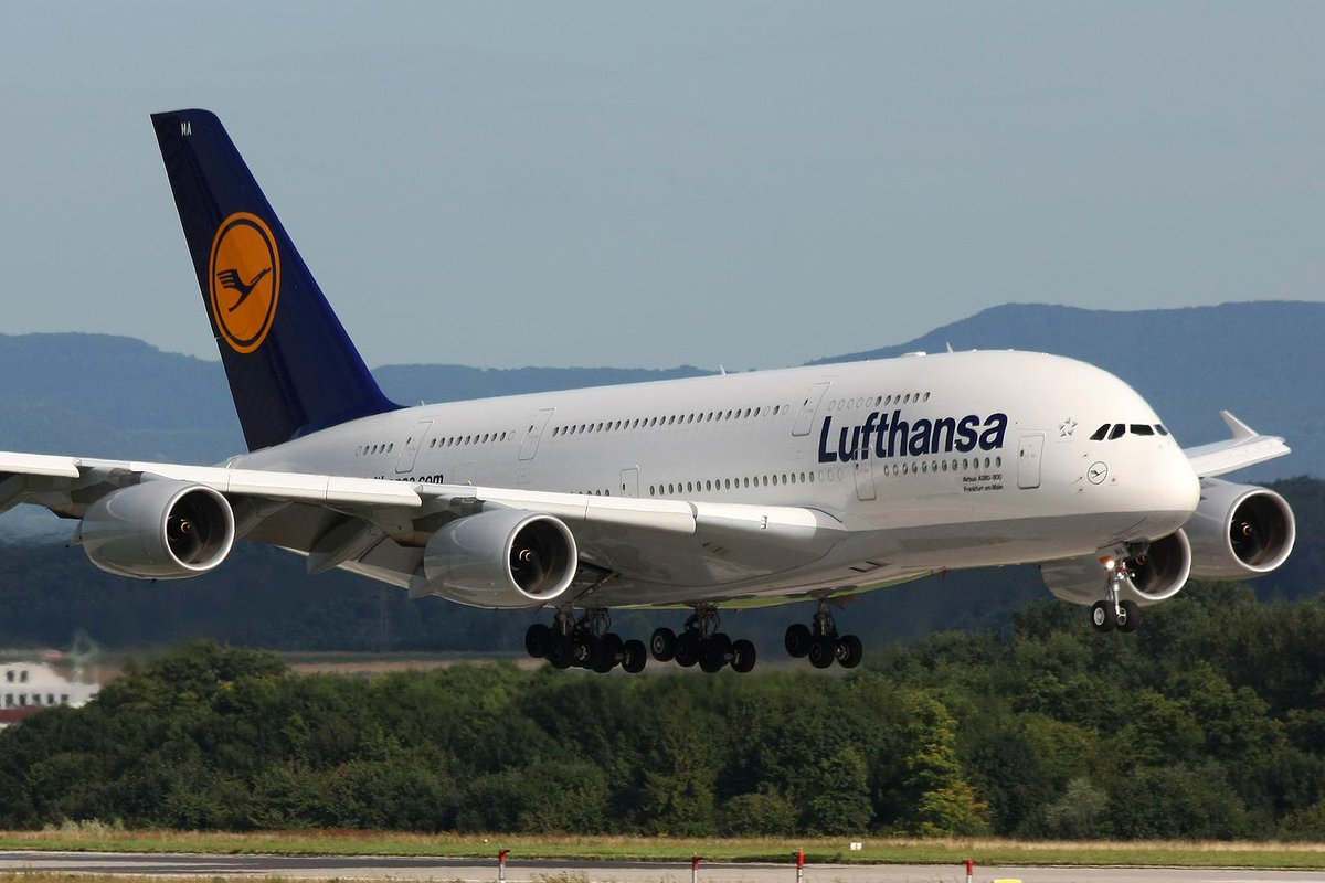 Viaggiare in Aereo: Lufthansa introduce "tassa" di prenotazione