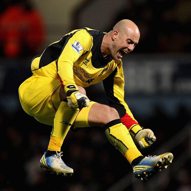 Happy birthday Pepe Reina! Follow us to know your idols   