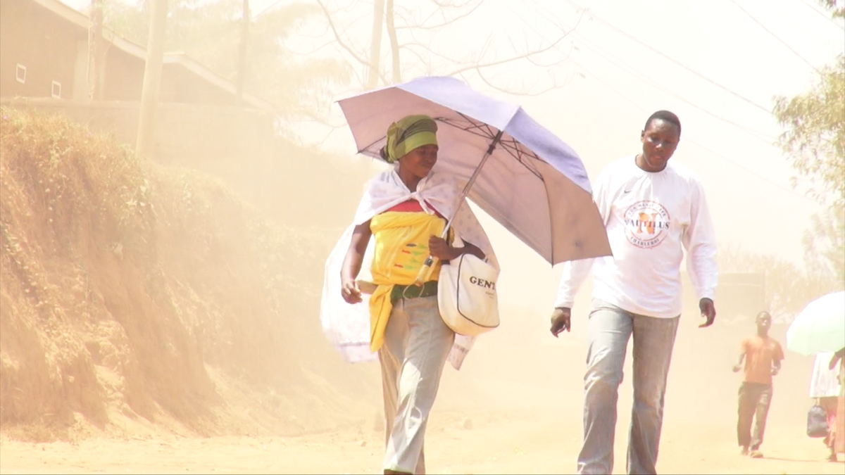 Kigali : Abaturiye umuhanda Kagugu- Nduba baratabaza kubera ikibazo cy’ivumbi rikabije. radio10.rw/news/latestnew…