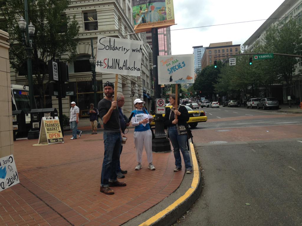 michaelbivins44's tweet image. #ShellNosolidarity #ShellNoPDX #sHellNoAlaska @backboneprog