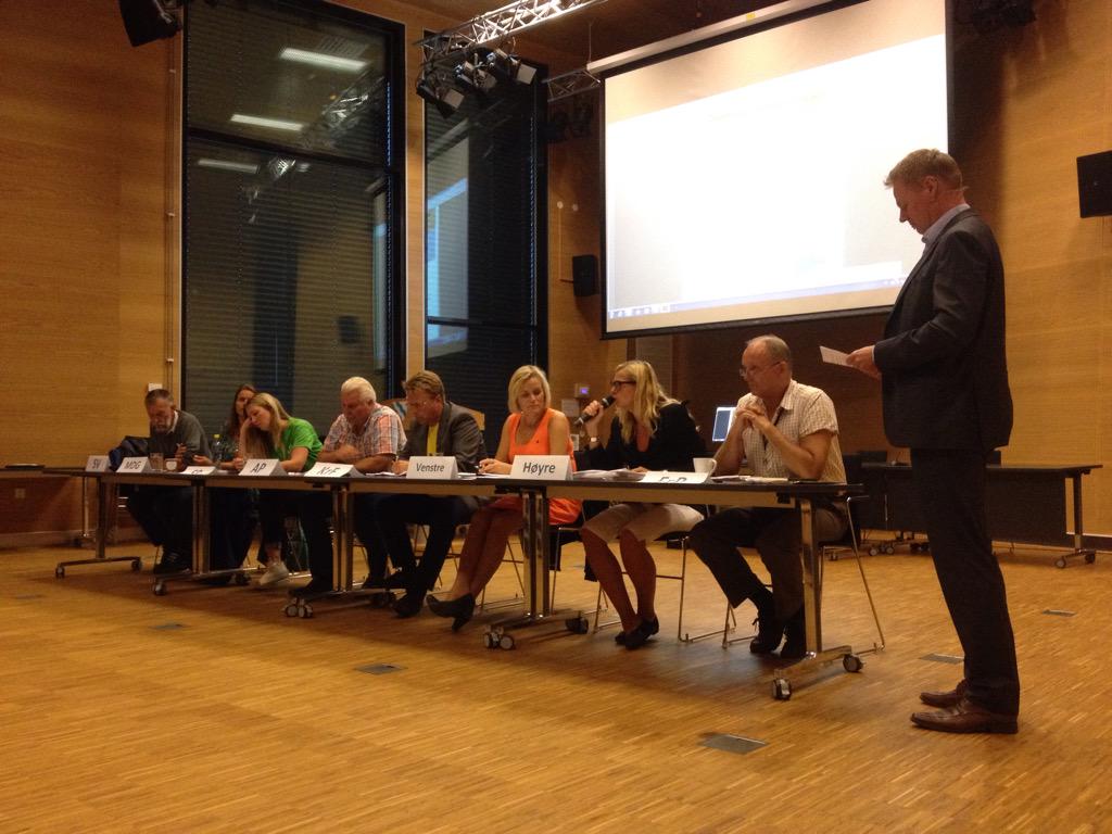 HurumHoyre's tweet image. Folkemøte og debatt i Hurum. Bra møte med gode ordførerkandidater som ønsker gode løsninger!