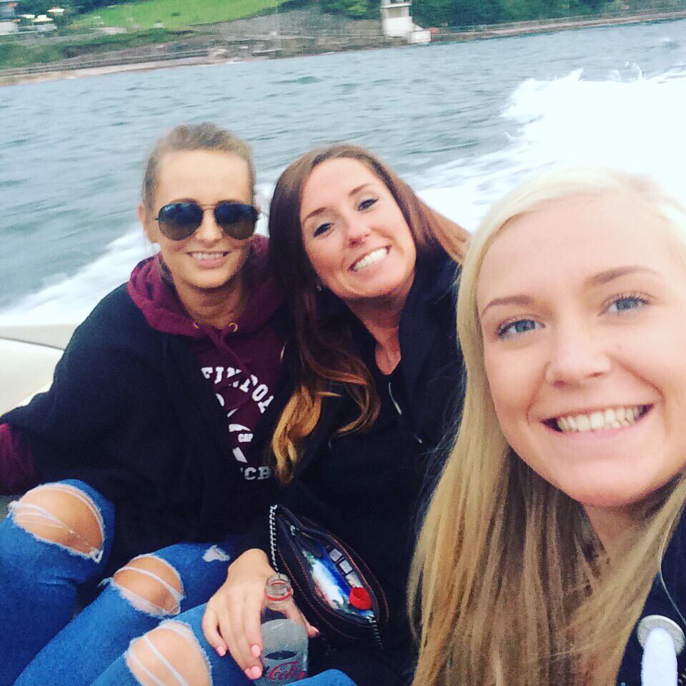 Jodycasson's tweet photo. What an amazing bank holiday in Devon I had with these beauts @RobynBurnham @Laine_PC #ShaldonRegatta 🍺🐚😎⛵️ http://t.co/DjcxWOXOd4