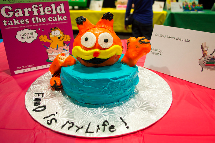 joe veix on Twitter: "searching flickr for photos of bad garfield birthday cakes from 1990-2010 http://t.co/tOHtFdtbfB" / Twitter