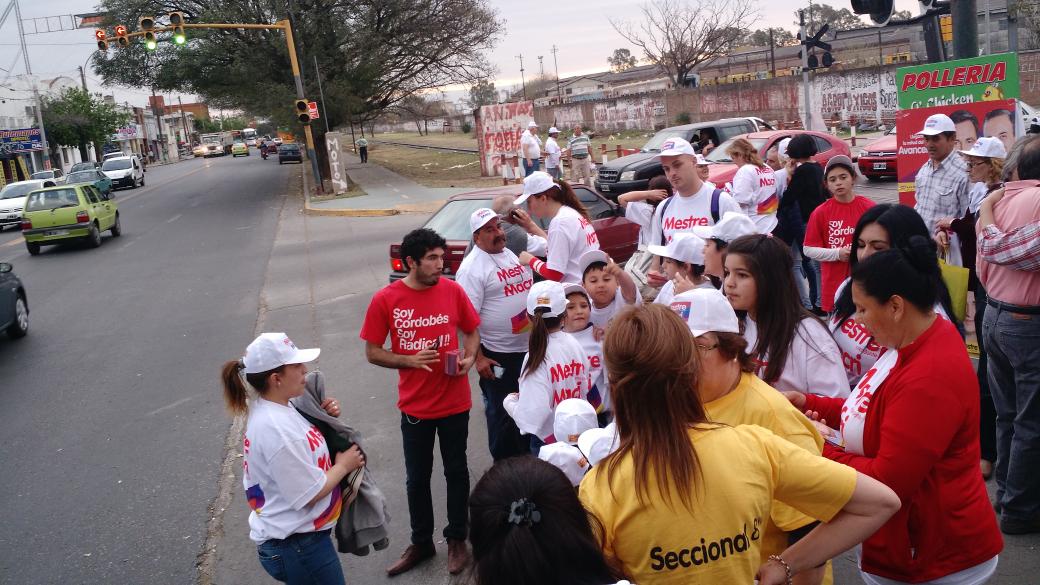 JRCbaCapital's tweet image. #JrMovilizada caminata en #Sec8 junto a @cossarmarcelo y M. Casas #MestreSigue @ramonjmestre @felolabaque