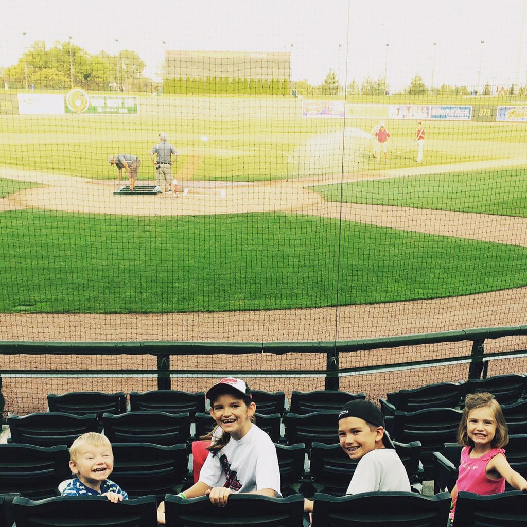 Jamestrailmix's tweet photo. Take me out to the ballgame!!! #noscreenknowsummer @greatlakesloons @LouELoon http://t.co/yGpHaLZHTP