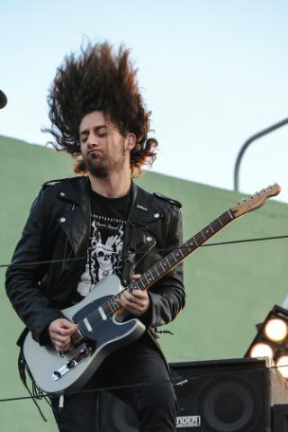 Happy 30th birthday Joe Trohman!! 