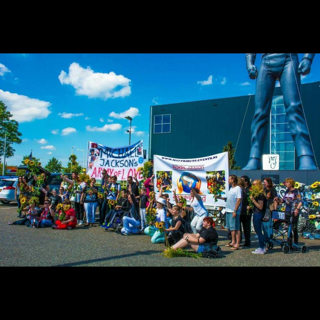 fredericjohn's tweet image. Merci à MJJ-Tribute-Events pour cette événement passés à Best au pays-bas pour l'anniversaire de Michael Jackson.