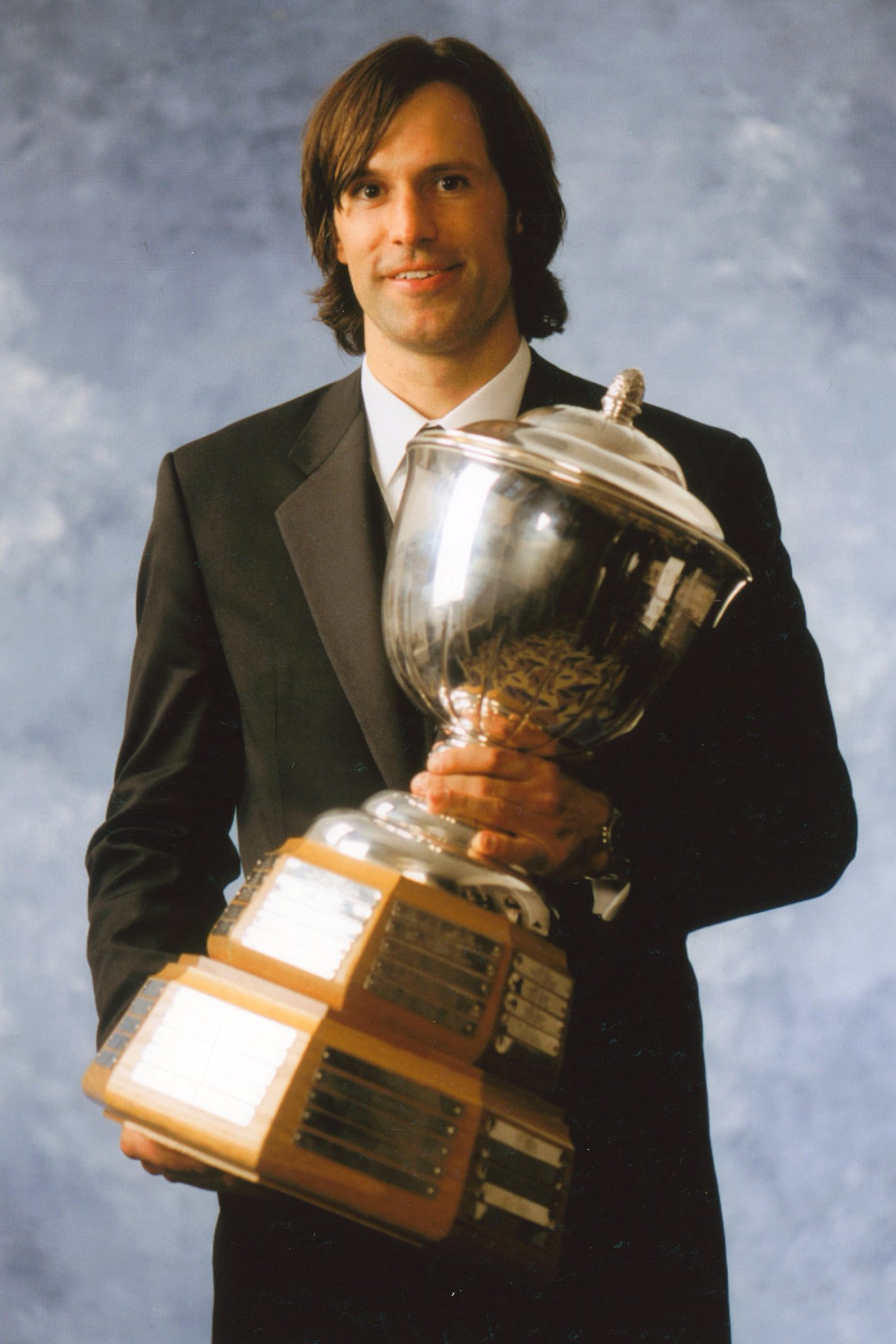 Happy birthday to one of the best defensemen to ever lace em up - 2014 Inductee Scott Niedermayer! 