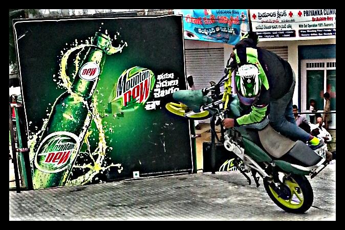 #bending#mountaindewindia#gogreen#40days#40shows#crowdmadness#daysofdares#neonlove.....