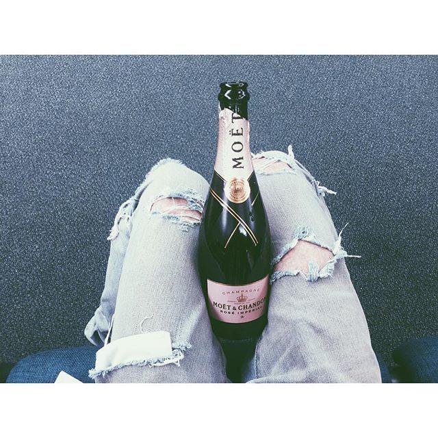 tokiohotel's tweet image. #birthdays at the #airport ift.tt/1htc7T6