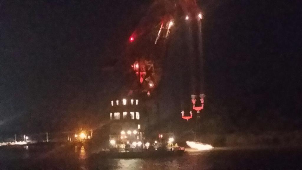 30/8 se hundió compresor y compuerta del lago Miraflores(parte oeste).Utilizan grúa Titán p sacarla. ACP en silencio