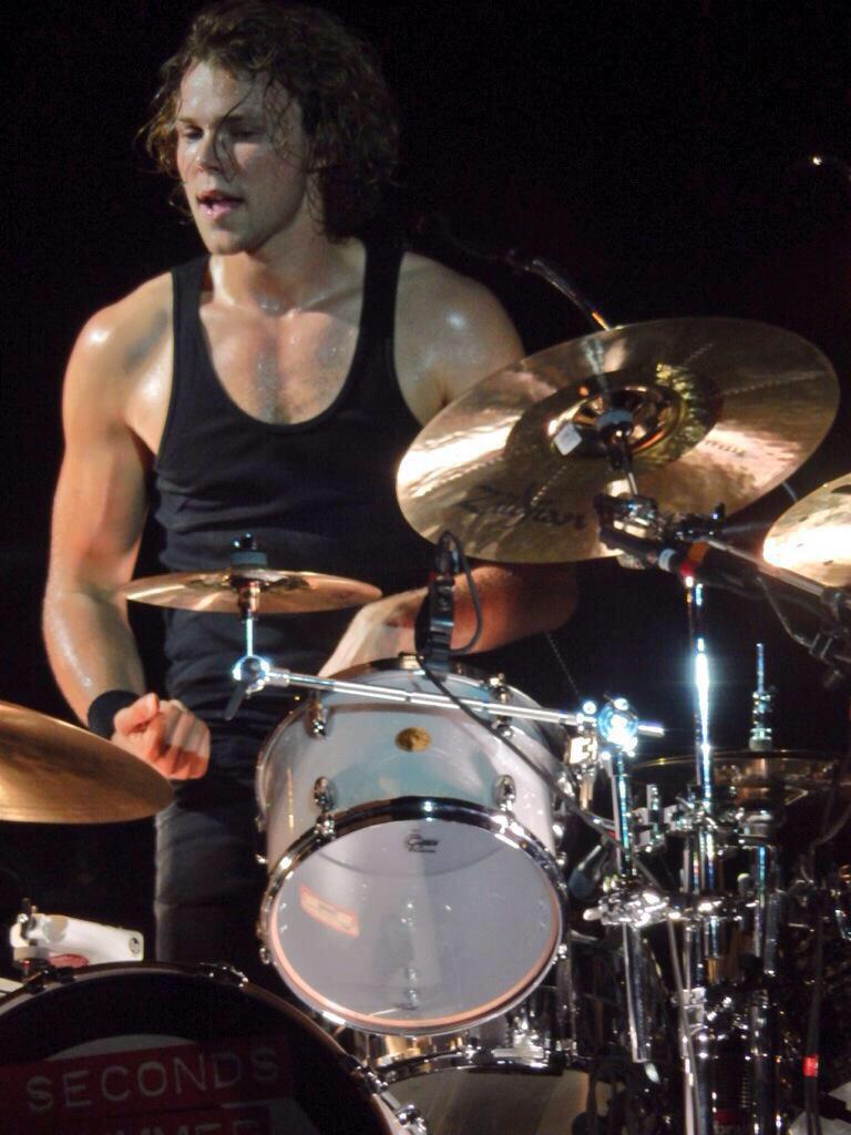 Rxbbcrbands's tweet image. I get a little sweaty on stage