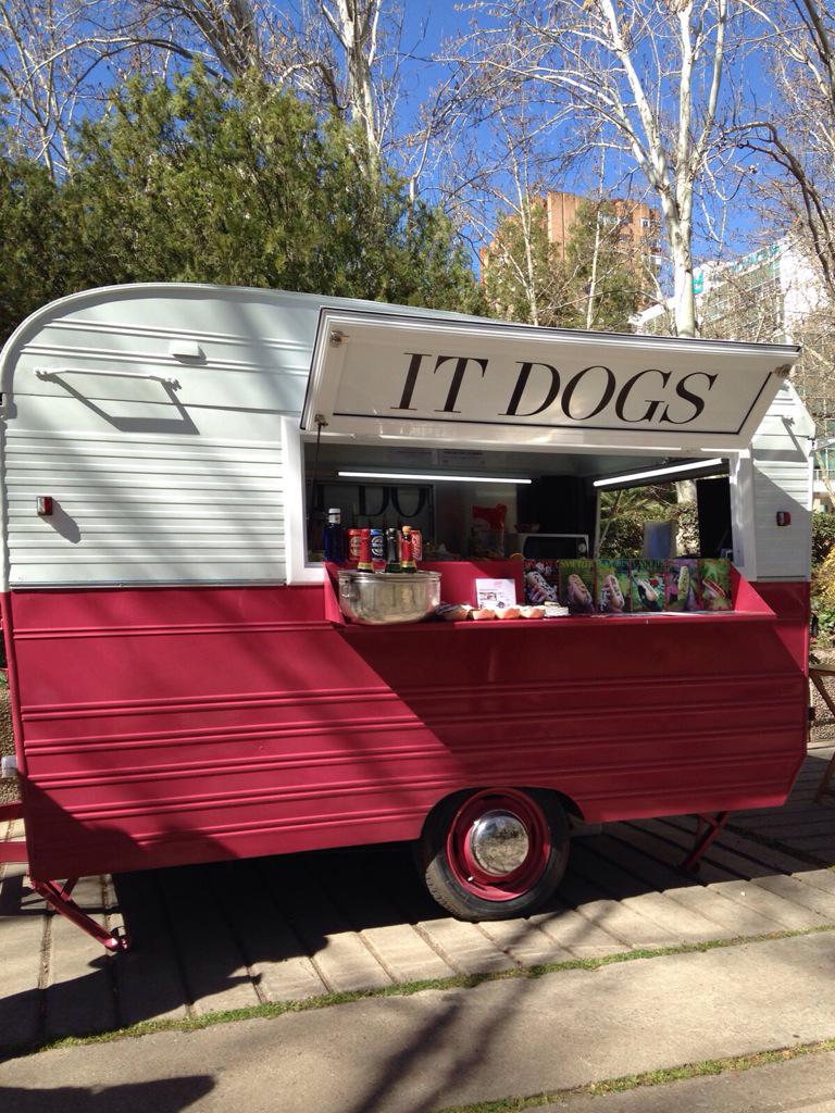 cheesetruckSP's tweet photo. #cometevaldemorillo siguen llegando+. @Feltmanshotdog @ItDogs_  @Foodtruckya @madridfoodtruck @ExprimeMadrid http://t.co/QeGogjZgKw