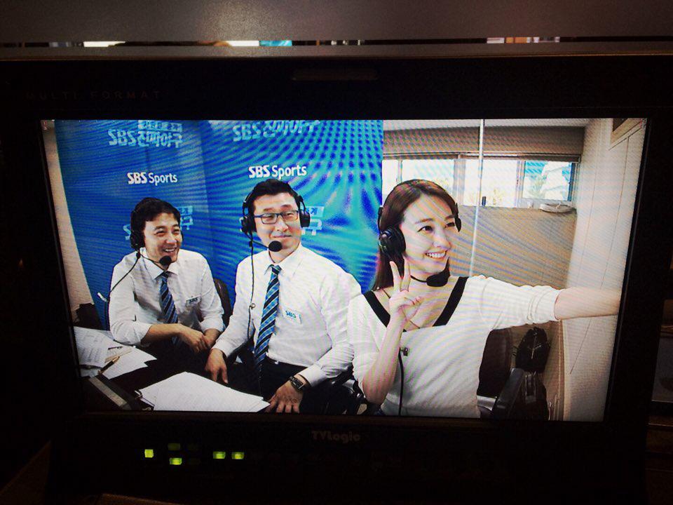 캐스터 데뷔놀이😎
하지만 공통점은 헤드셋뿐..😂