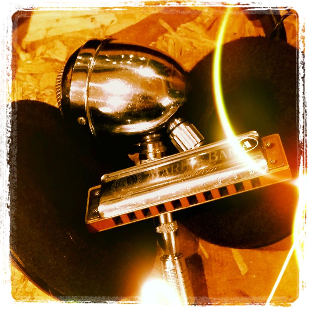 Grabando las armónicas  más rockeras que se conozcan en el medio !!!
MILFHUNTER  ☆☆☆
QUE SEA ROCK !!!
07.11.15