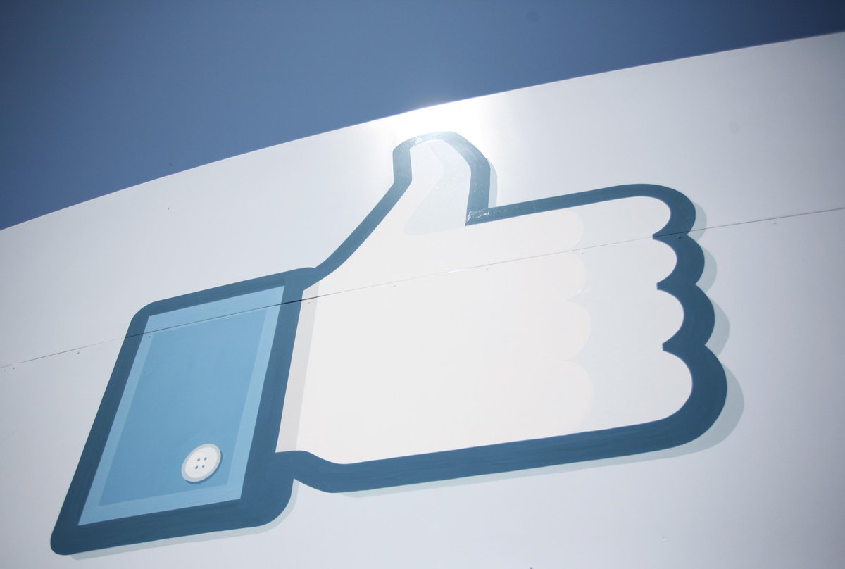 TheTorontoSun's tweet image. Facebook finally adding a dislike button. bit.ly/1NBYONR