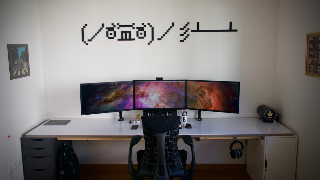 lifehacker's tweet photo. The flipping tables workspace: http://t.co/7Mi6jK4XSu http://t.co/O38KMVlIX3