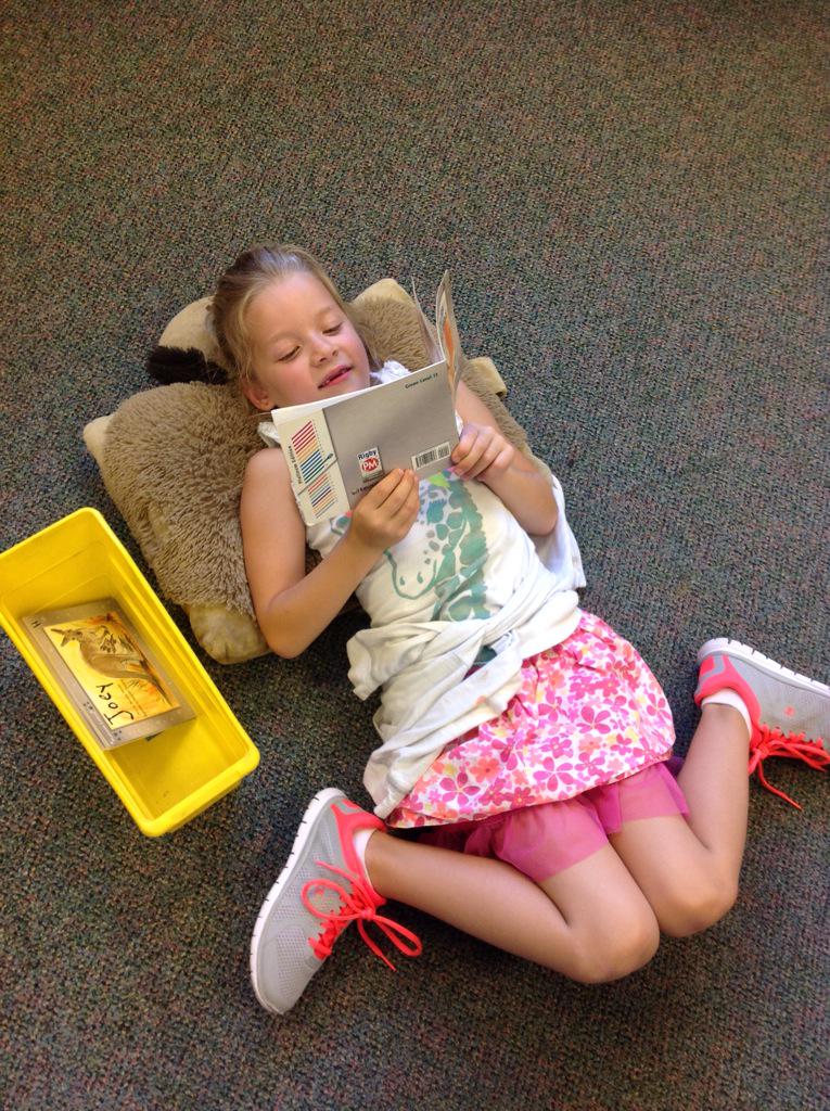 mrssitesWC's tweet photo. Independent reading time...#gettinglostinbooks http://t.co/BFNSih7tB9