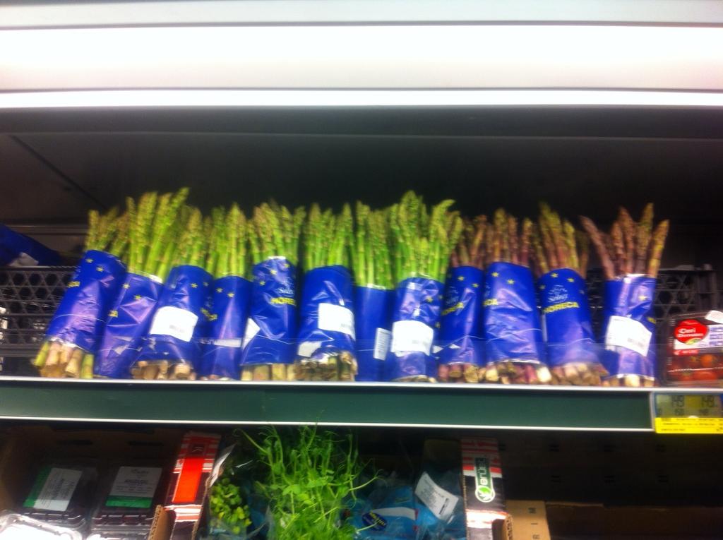 Some Atlas &amp; Purple Passion at Metro Market #asparagus #spargel #kuşkonmaz