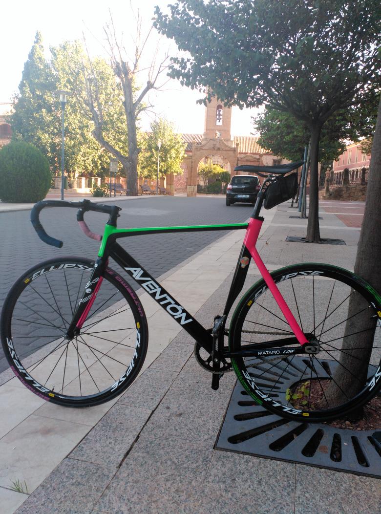 Haciendo puertos con mi <a href="/AventonBikes/">Aventon</a> <a href="/RealBikeFixed/">Ciclista Urbano</a>