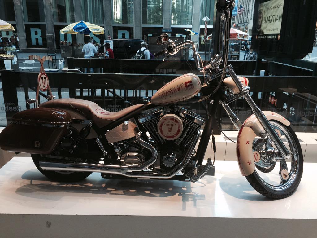 darrenrovell's tweet image. NHL motorcycle built by Orange County Choppers. On sale at NHL store in Manhattan for $100K