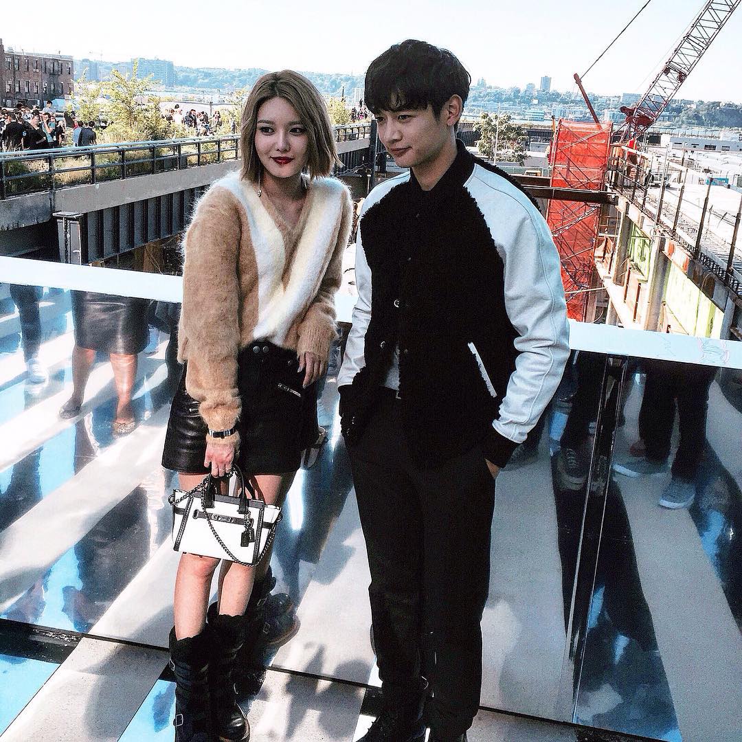 [PIC][13-09-2015]SooYoung khởi hành đi New York để tham dự "New York Fashion Week '코치(COACH) 2016SS Collection" vào chiều nay CO-TpLBUEAAsT0h