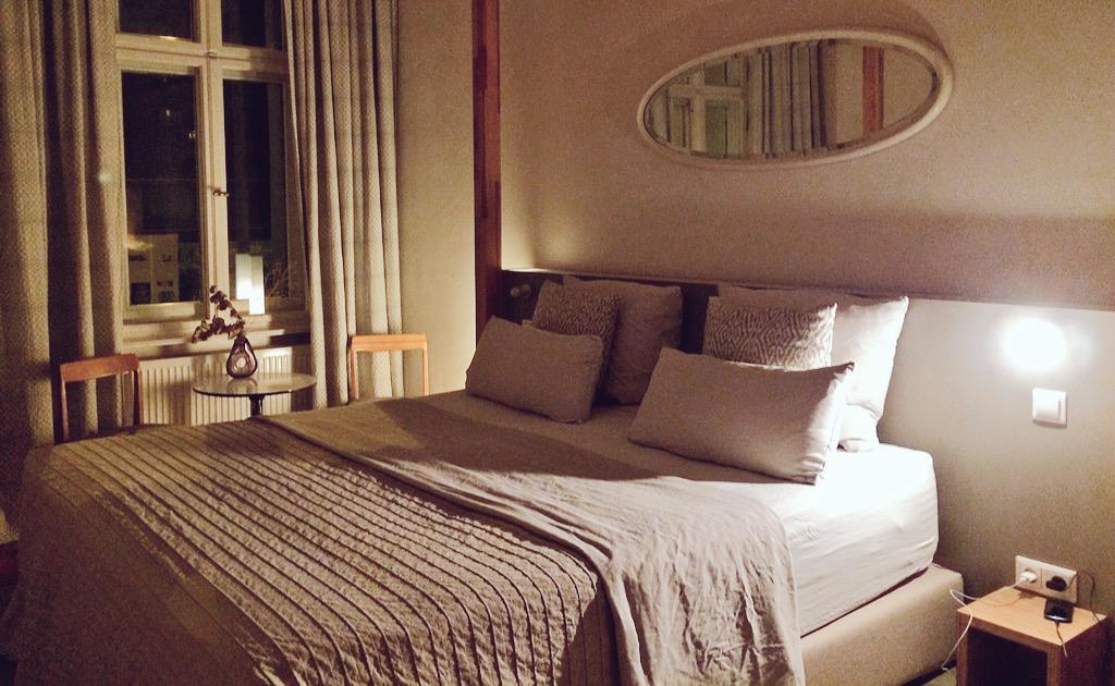melahipp's tweet photo. Gute Nacht, Berlin. #hotelliebe http://t.co/nK3sLnLMee