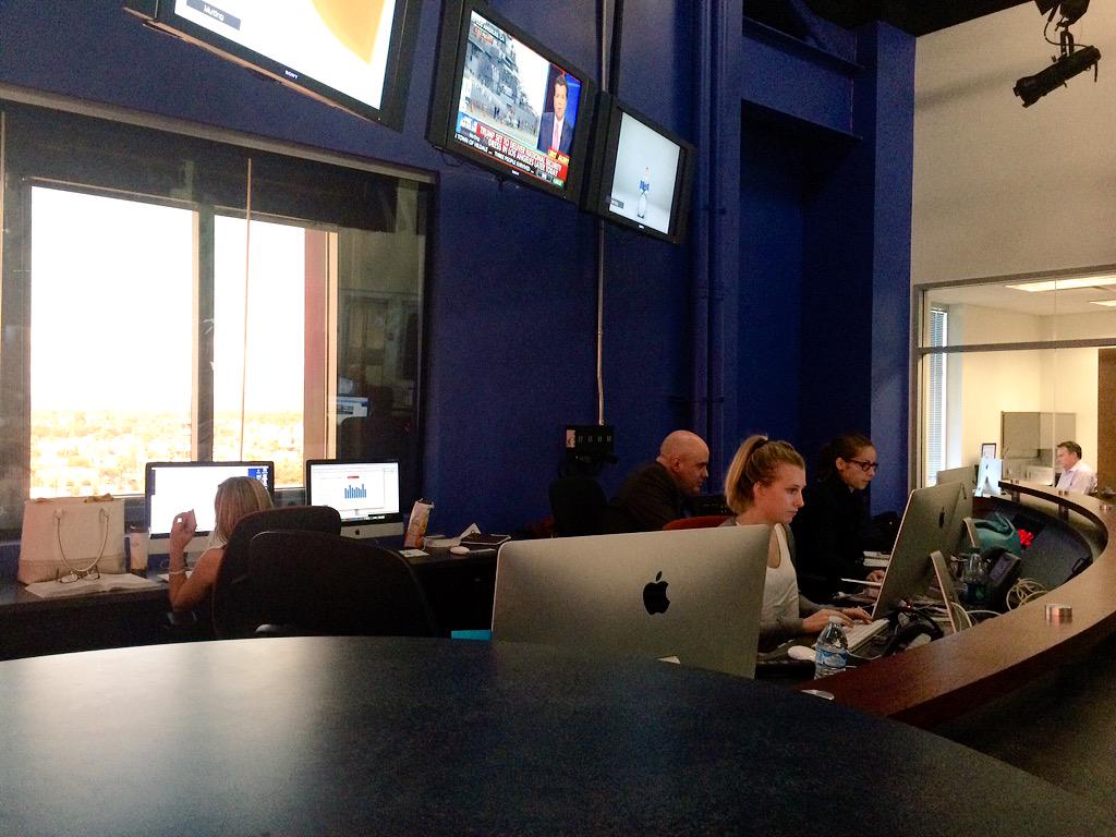 ChrisMLoveless's tweet photo. Digital desk at @cronkitenews #NPGdigital http://t.co/TGNaqyqKMJ
