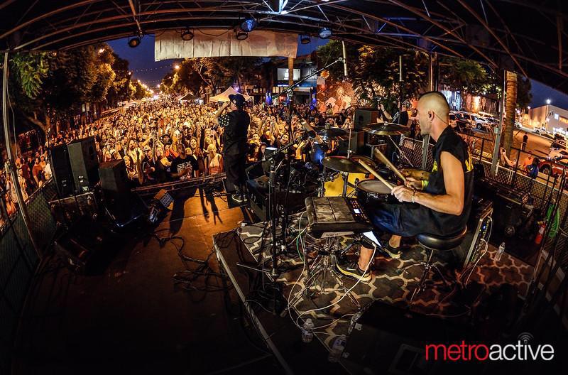 KungFuVampire's tweet photo. Here's what you missed on Sunday. Our view at the San Jose crowd during our set at #SofaFair http://t.co/J2u8Kr5B6r