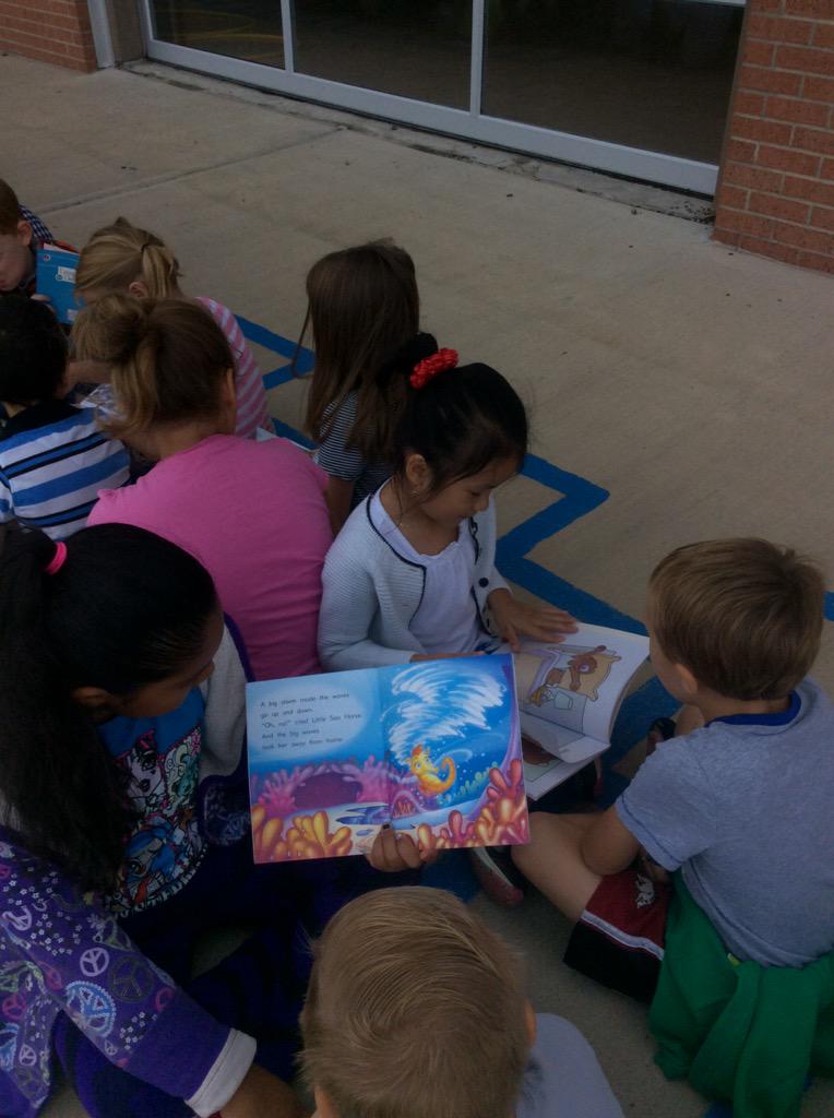 CahoonsKinders's tweet photo. All aboard the reading train! Good habits celebration. @KingElemKnights http://t.co/4OBWsEZtHg