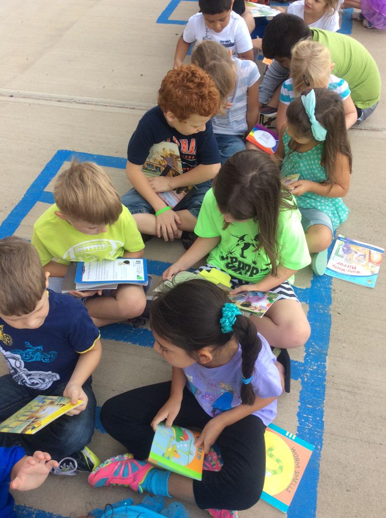 CahoonsKinders's tweet photo. All aboard the reading train! Good habits celebration. @KingElemKnights http://t.co/4OBWsEZtHg
