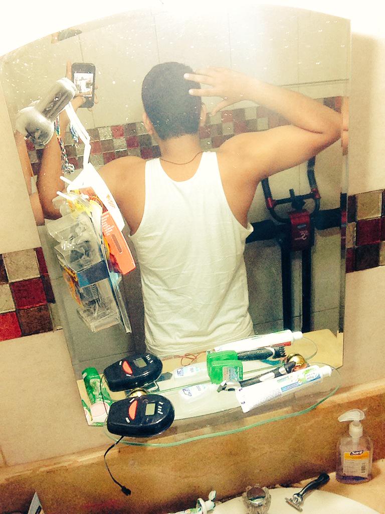 Forever__Ian's tweet photo. Dinero dinero lo que to el mundo quiere 💪💪💪 http://t.co/RnCzV3t4Jg