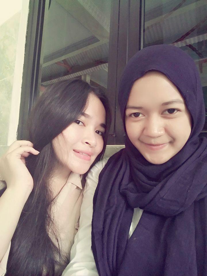 vinalyanii's tweet photo. with @ade_apriany1 http://t.co/rZnDNgKodL