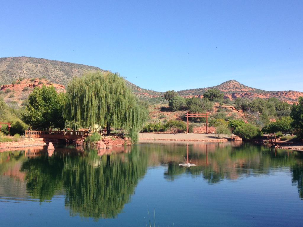 J_CameronLive's tweet image. I taught a wonderfully creative class in Sedona. I can't wait to come back to @Mago_Retreat !