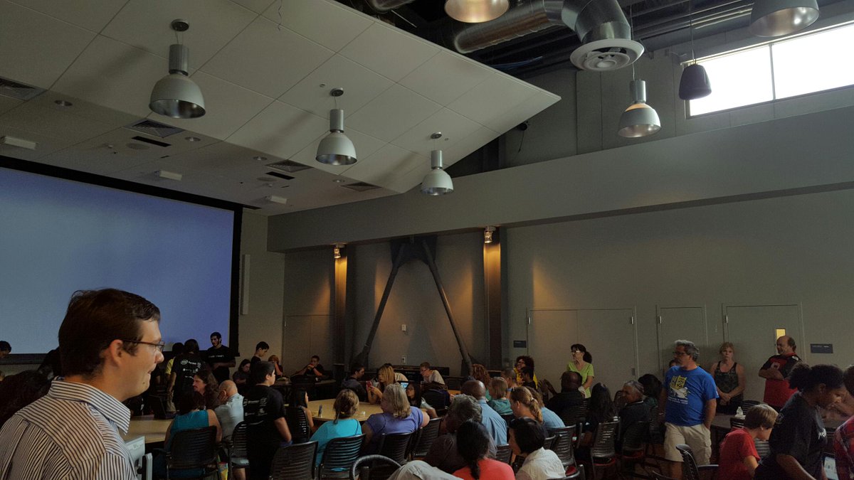 codeforhood's tweet photo. The community room is filling up & presentations start soon. #codeforhood #westsacramento #LearnMakeCreate http://t.co/feloGVyqFI