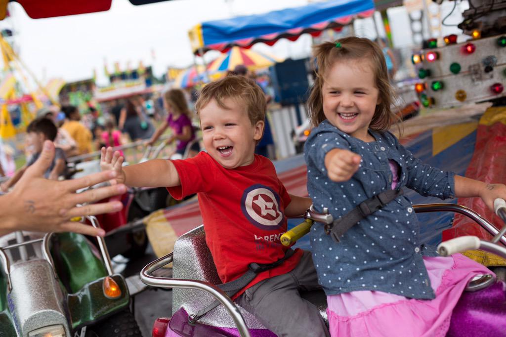 chrispalermo_'s tweet image. More kids from the Norwalk @seaportorg #OysterFestival15 shot for @TheHourNews.