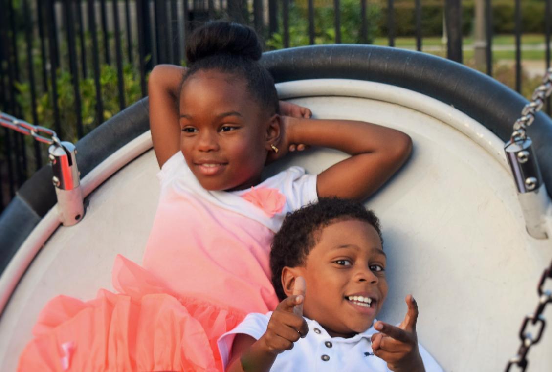 PictureNola's tweet photo. A #photoshoot I did for a #neworleans #family @ColumbiaParc apt &amp; @NOCityPark on a #weekend. #picturenola http://t.co/TzhH8YUqcj