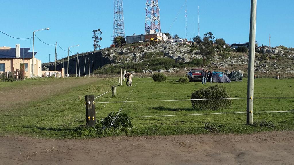 GuilleLobo's tweet photo. Usurpan terrenos en Tandil. Vecinos de Villa Cordobita elevaron la denuncia a la Justicia. http://t.co/Momx3PtgRG