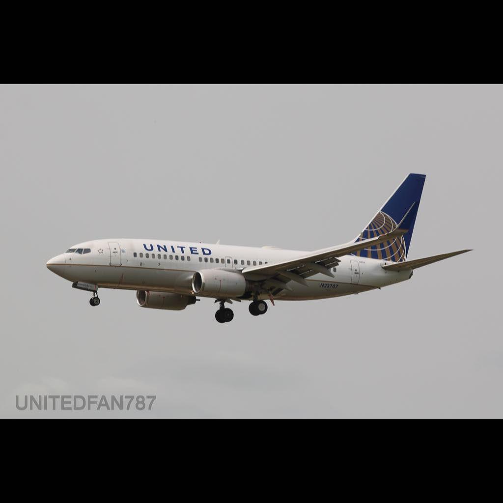 DeltaBravo33's tweet image. Instagram : by unitedfan787 - United 737-700 arriving from Newark. Landing at Madison. #kmsn #unitedairlines #737 #…
