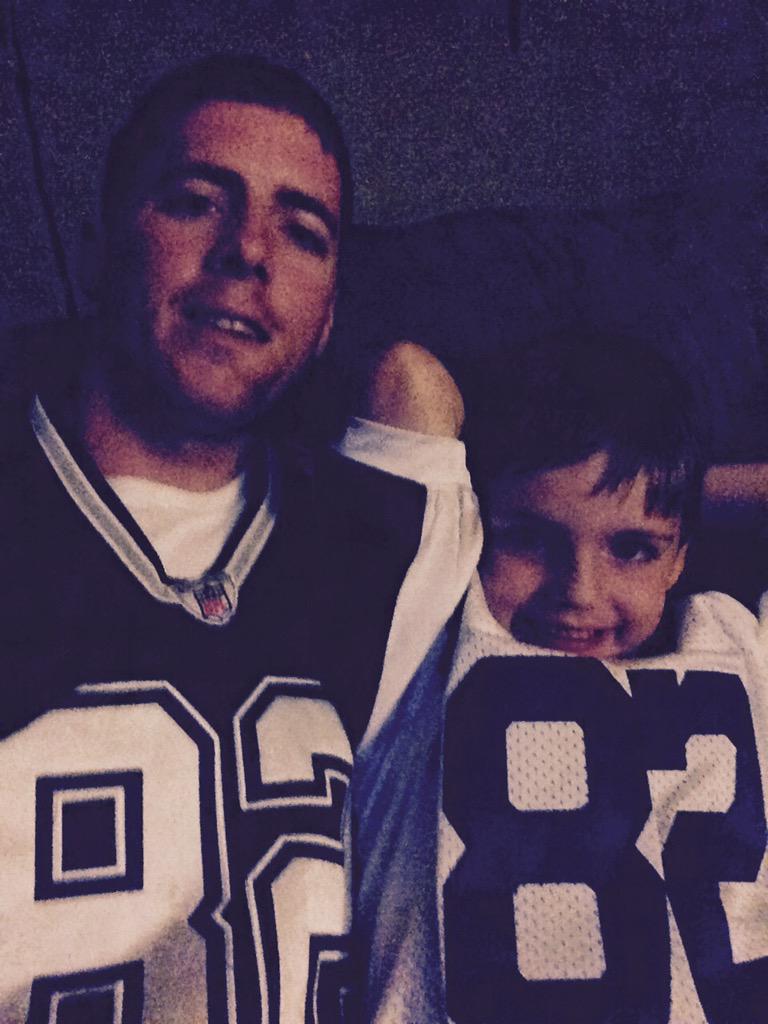 JustinJferrell's tweet photo. It's Dallas Cowboys football time. http://t.co/CjWBE1BlyK