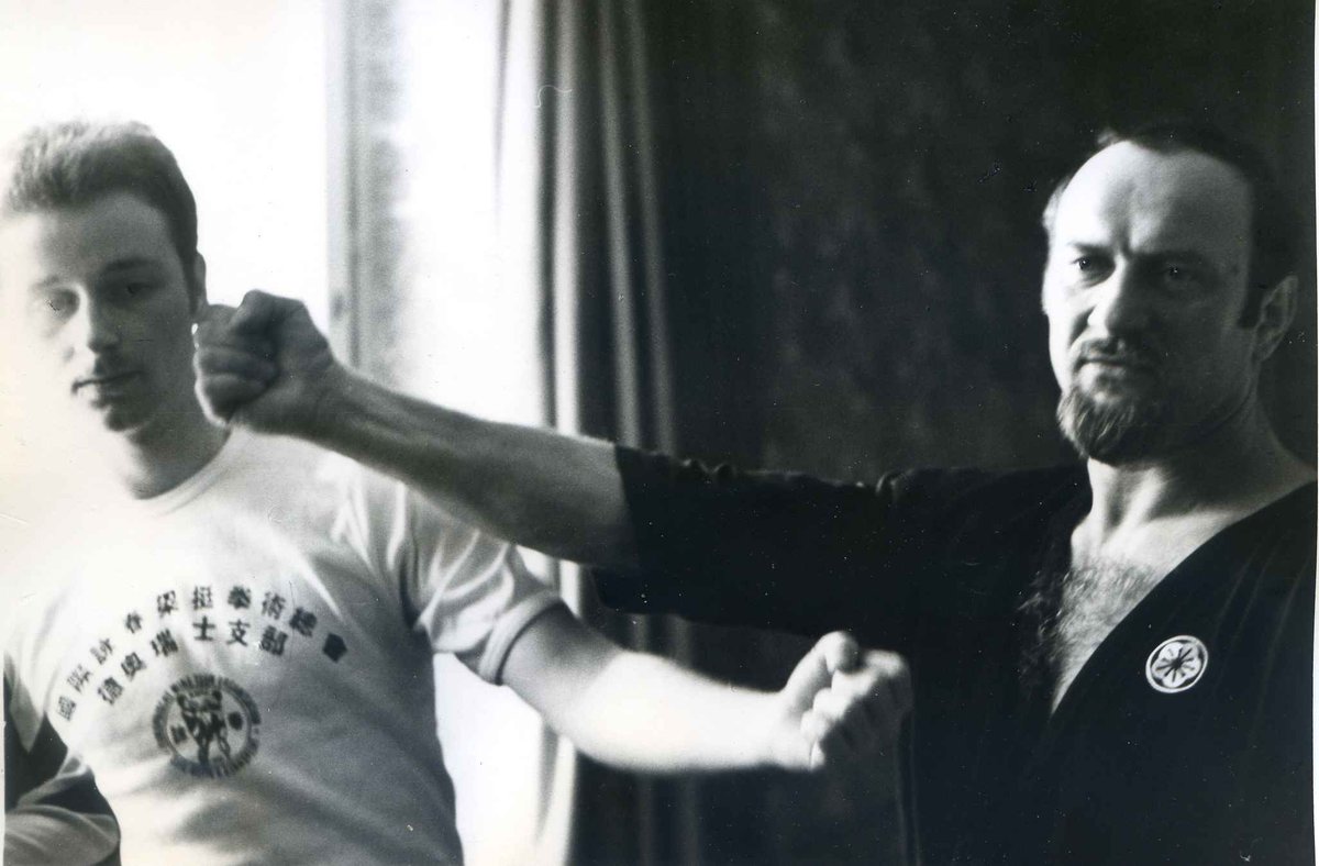 #Flashback SiHing Leo explaining #WingTsun punching methods on me during first WT seminar in #EastGermany in 1985.