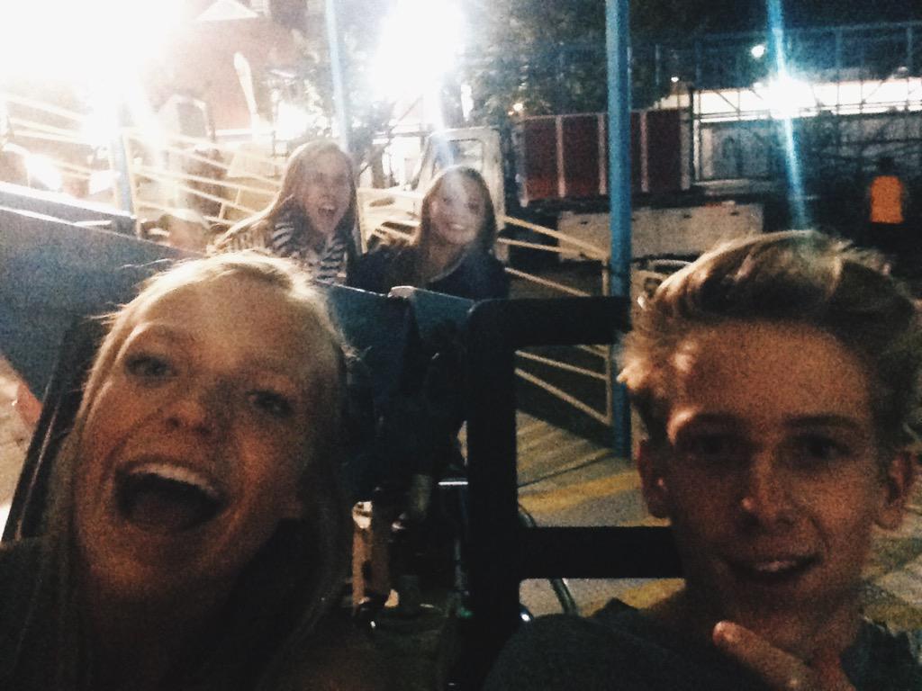 car_pinnock's tweet photo. We weren't on the Olympus group date but it was still fun🎡🎡🎡💙💙💙 #zippa http://t.co/VUbdmetWgf