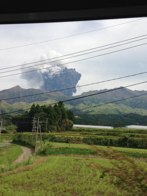 速報 阿蘇山が噴火 噴煙の画像が多数投稿される Update ハフポスト News