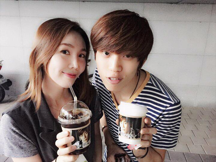 우리 성규와 동우&amp; 베니와 우스나비^^ 뮤지컬 인더하이츠를 감상하며~투어와 개인활동중에도 열심히연습하면서 멋진모습을 보여줘서 너무고맙다❤️역시 자랑스럽구만! #김성규 #장동우 #인더하이츠 #김희선 #이야기사운드