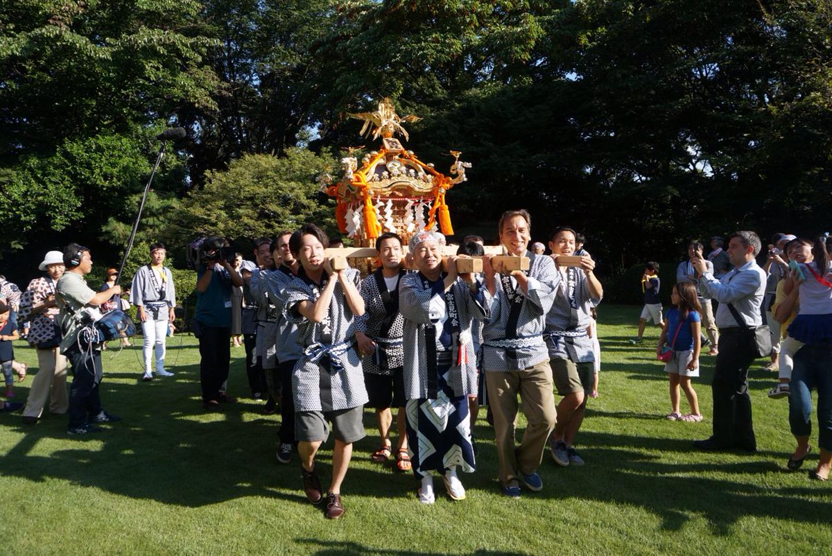 ambafrancejp's tweet image. Rassemblement festif samedi à la Résidence de France à #Tokyo pour le #matsuri (festival) d'automne du quartier !