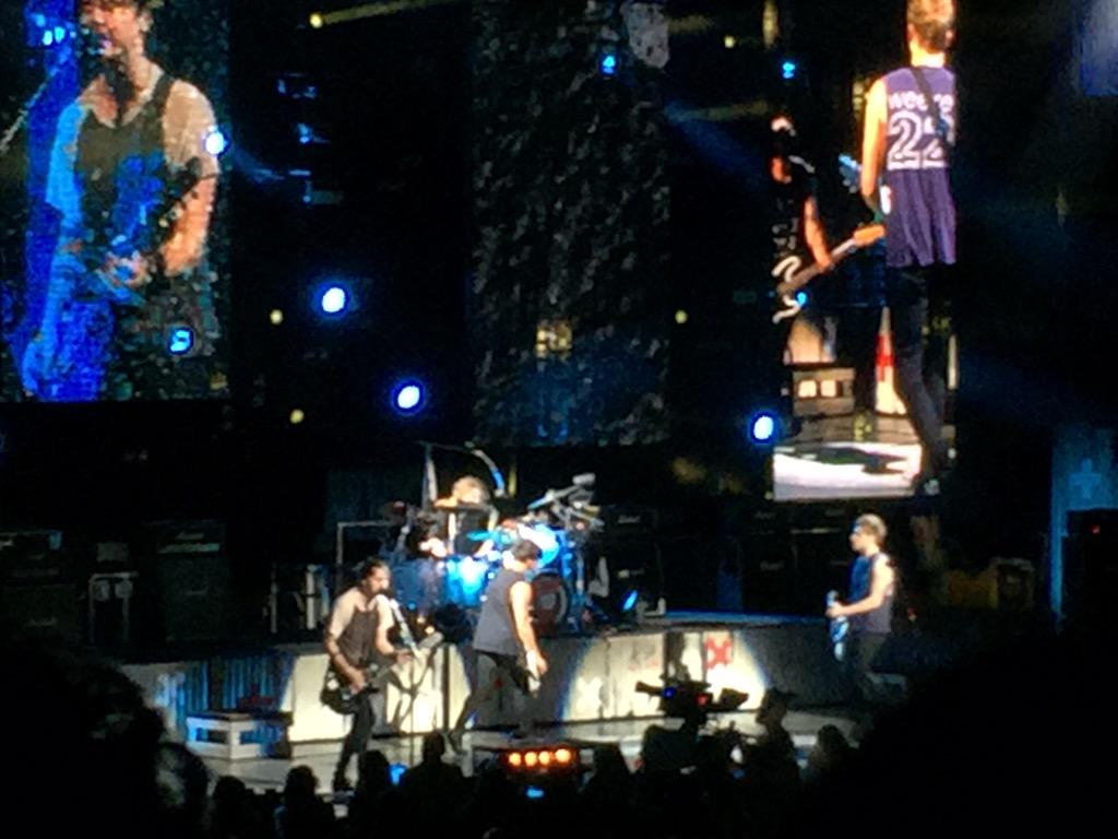 t1daIwaves's tweet image. #HERESTOROWYSOMEMORIES 💓