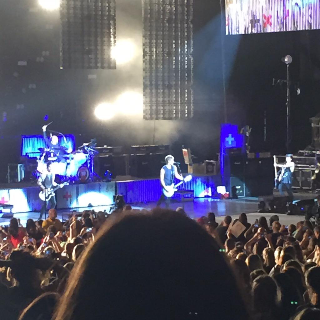 t1daIwaves's tweet image. #HERESTOROWYSOMEMORIES 💓