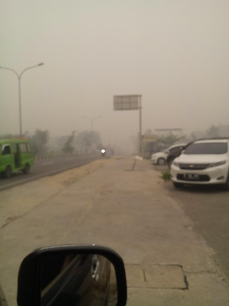09.40 #cuacaPKU - <a href="/zurhanto/">Ranto</a>: arengka 1 asap nya udah parahh.. Masih pagi macam udah sore.. 😷😷😷